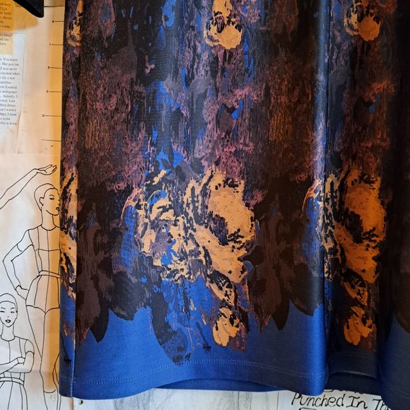 Lace Print, Contemporary Stretch Dress - Picture 4 of 5